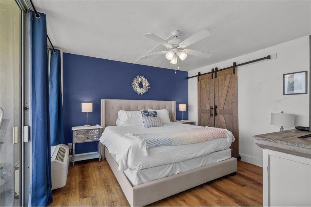 Islander East Apartment *